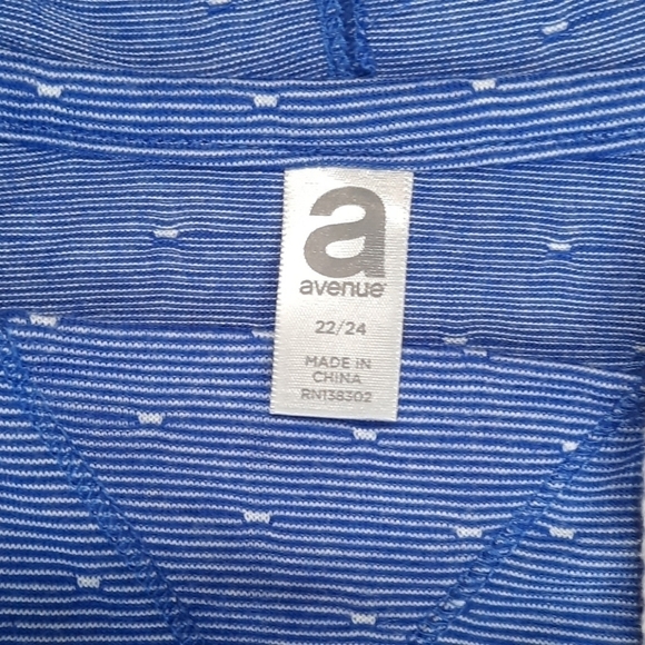 Avenue Lightweight Hooded Pulliver - Picture 3 of 4